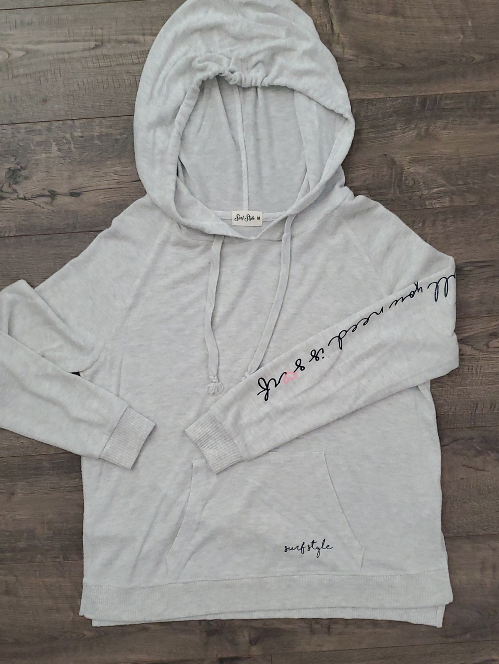 surf style Light Gray Hooded Sweatshirt with Script Sleeve